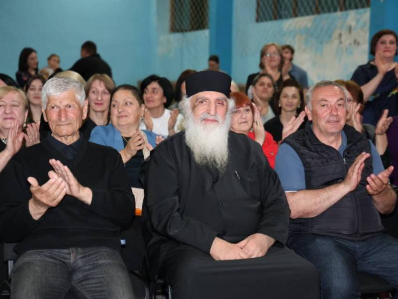 ცაგერის წმინდა ილია მართლის სახელობის გიმნაზიაში ბოლო ზარის ღონისძიება გაიმართა